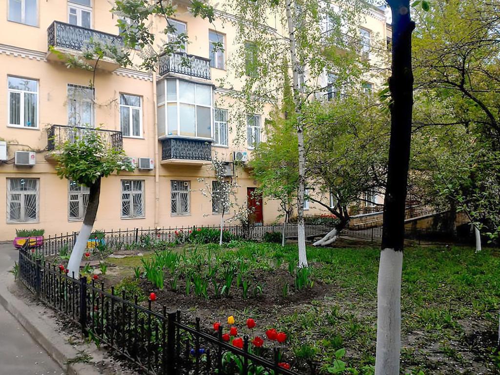 Home Hotel Apartments On Zoloti Vorota Kyiv Exterior photo