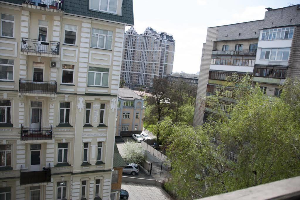 Home Hotel Apartments On Zoloti Vorota Kyiv Exterior photo